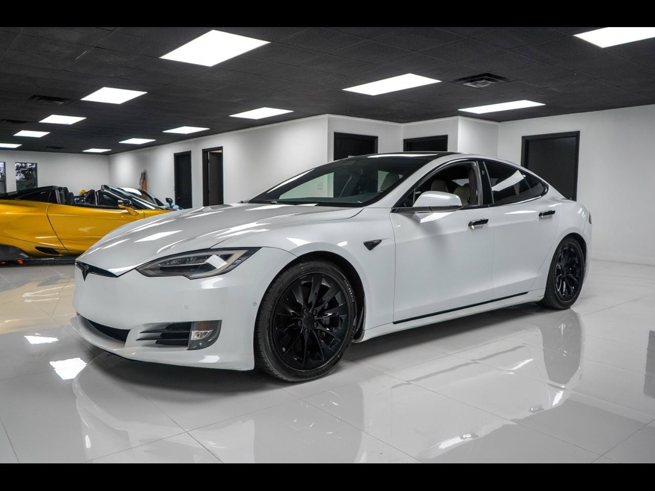 Used 2019 Tesla Model S Standard Range AWD/4WD image 1