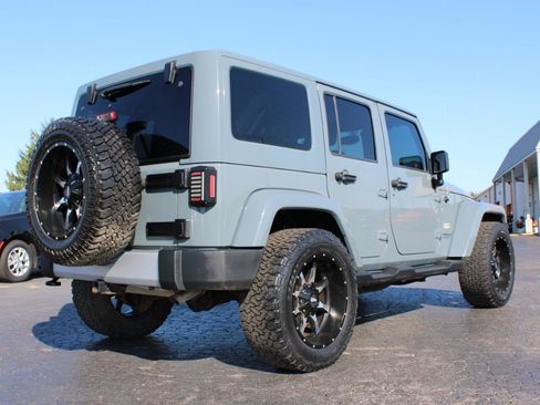 Used 2015 Jeep Wrangler Unlimited Sahara w/ Max Tow Package AWD/4WD image 4