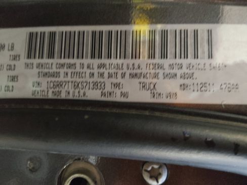 Used 2019 RAM 1500 Classic SLT AWD/4WD image 33