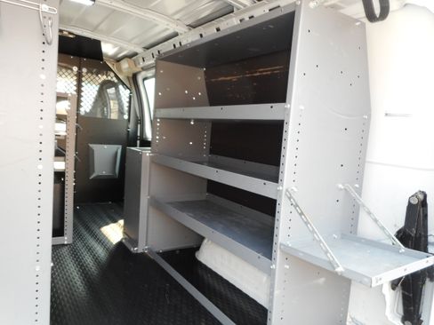 Used 2016 Chevrolet Express 2500 RWD image 20