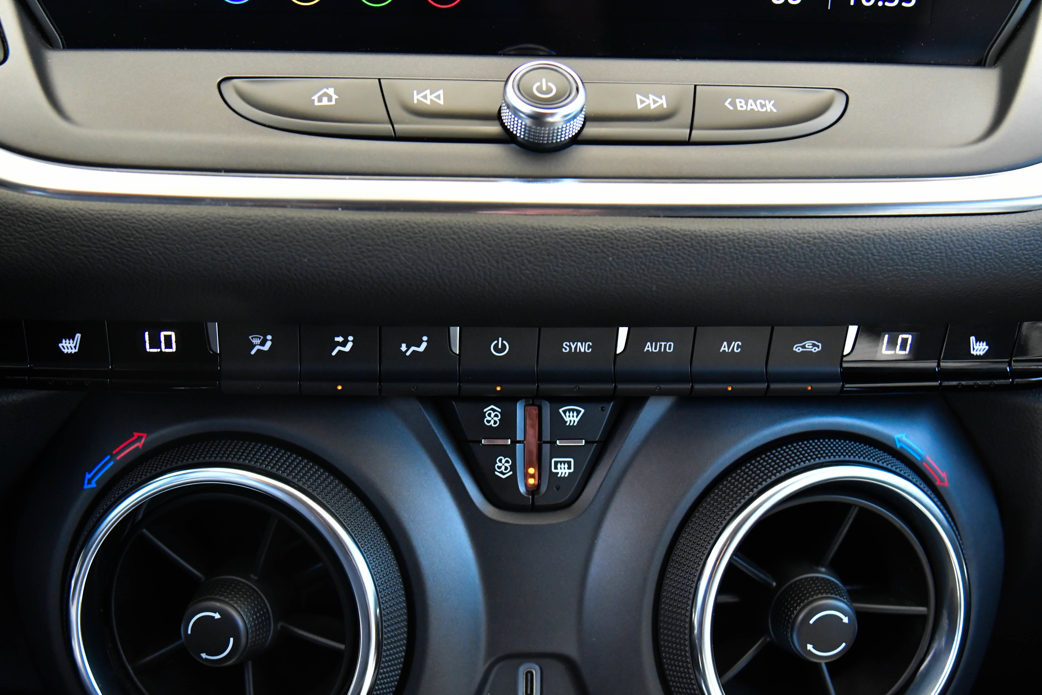 Used 2025 Chevrolet Blazer LT FWD image 23