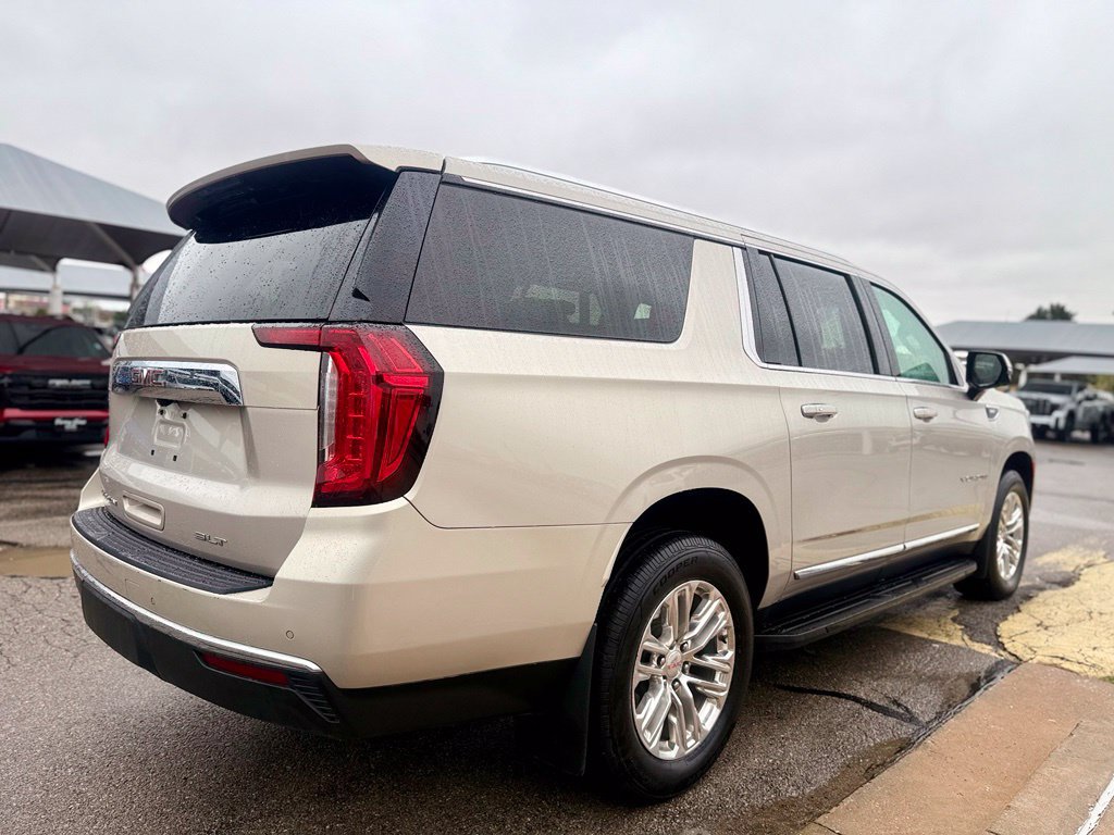 Used 2023 GMC Yukon XL SLT w/ SLT Luxury Package RWD image 4