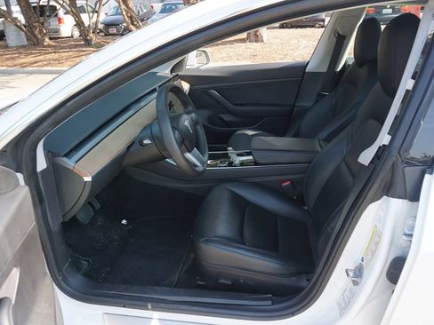 Used 2020 Tesla Model 3 Standard Range Plus RWD image 2