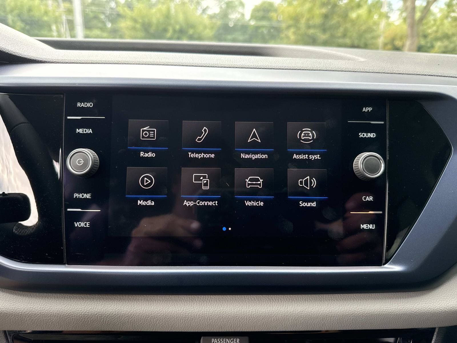 Used 2022 Volkswagen Taos SE w/ Panoramic Sunroof Package FWD image 29