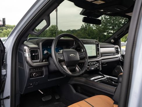 Used 2024 Ford F250 Platinum AWD/4WD image 11
