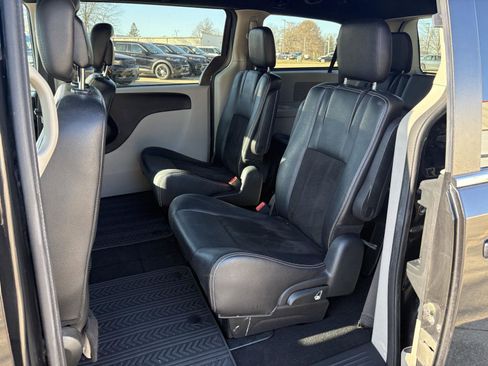 Used 2019 Dodge Grand Caravan SXT image 15