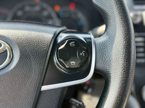 Used 2014 Toyota Camry LE image 16