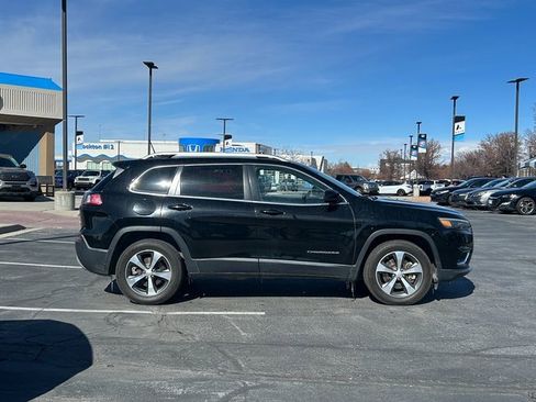 Used 2019 Jeep Cherokee Limited image 2