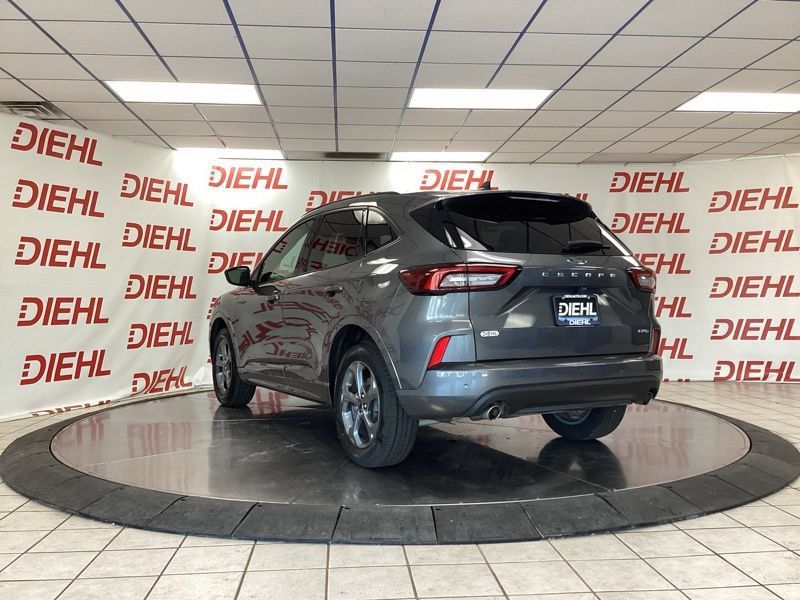 Used 2023 Ford Escape ST-Line w/ Tech Pack #1 AWD/4WD image 5