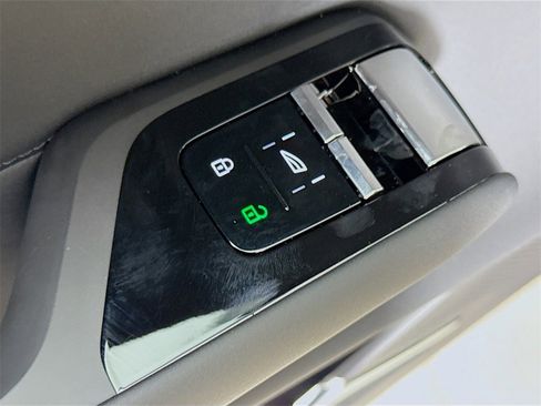 New 2025 Volvo EX90 Plus w/ Protection Package Premier image 17