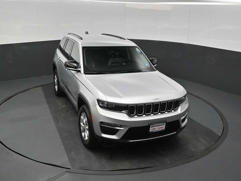 Used 2023 Jeep Grand Cherokee Limited w/ Trailer Tow Prep Group (B) AWD/4WD image 10