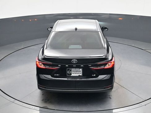 Used 2025 Toyota Camry LE w/ Convenience Package image 30