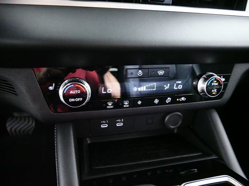 New 2026 Mitsubishi Outlander LE AWD/4WD image 7