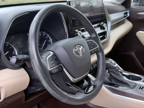 Used 2021 Toyota Highlander Platinum AWD/4WD image 24