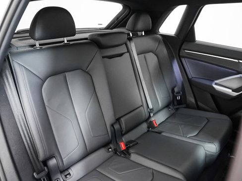 Certified 2024 Audi Q3 2.0T Premium w/ Convenience Package image 11