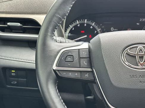 Used 2020 Toyota Highlander XLE image 9