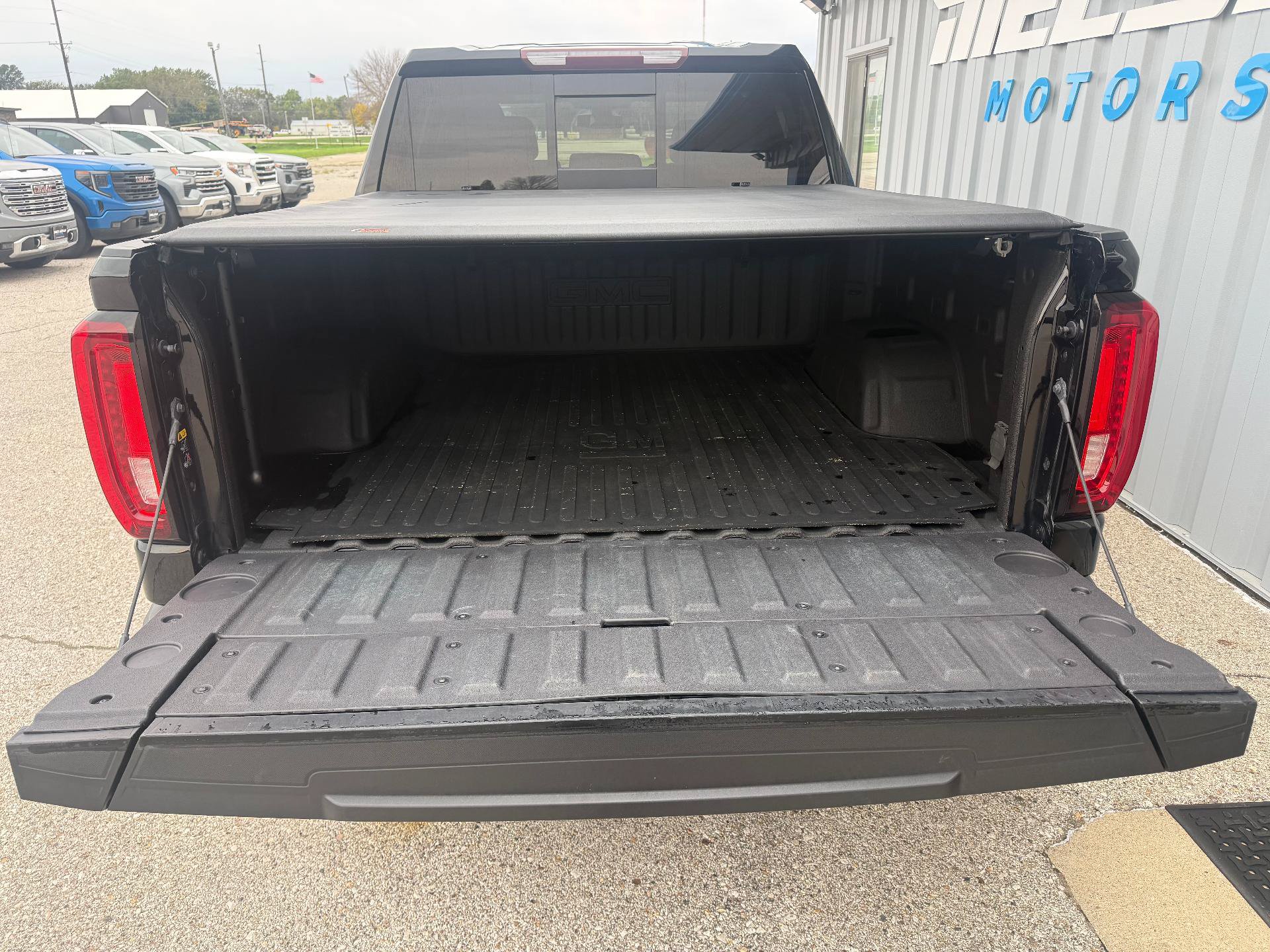 Used 2021 GMC Sierra 1500 SLT w/ SLT Premium Plus Package AWD/4WD image 26