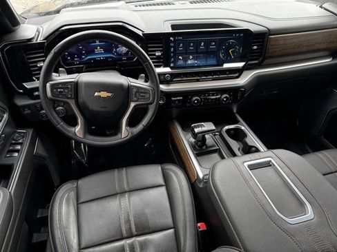 Certified 2022 Chevrolet Silverado 1500 High Country w/ Technology Package image 8