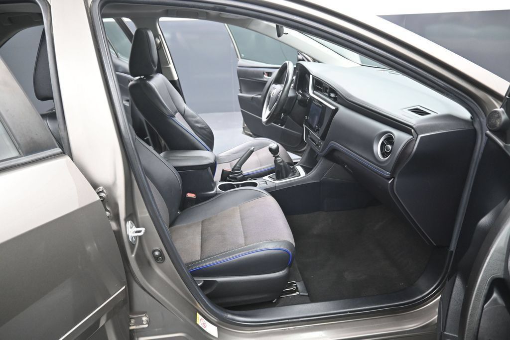 Used 2018 Toyota Corolla SE FWD image 31