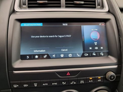 Used 2020 Jaguar E-PACE SE image 32