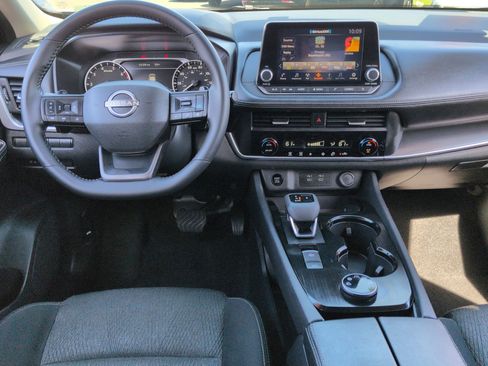 Certified 2025 Nissan Rogue SV image 13