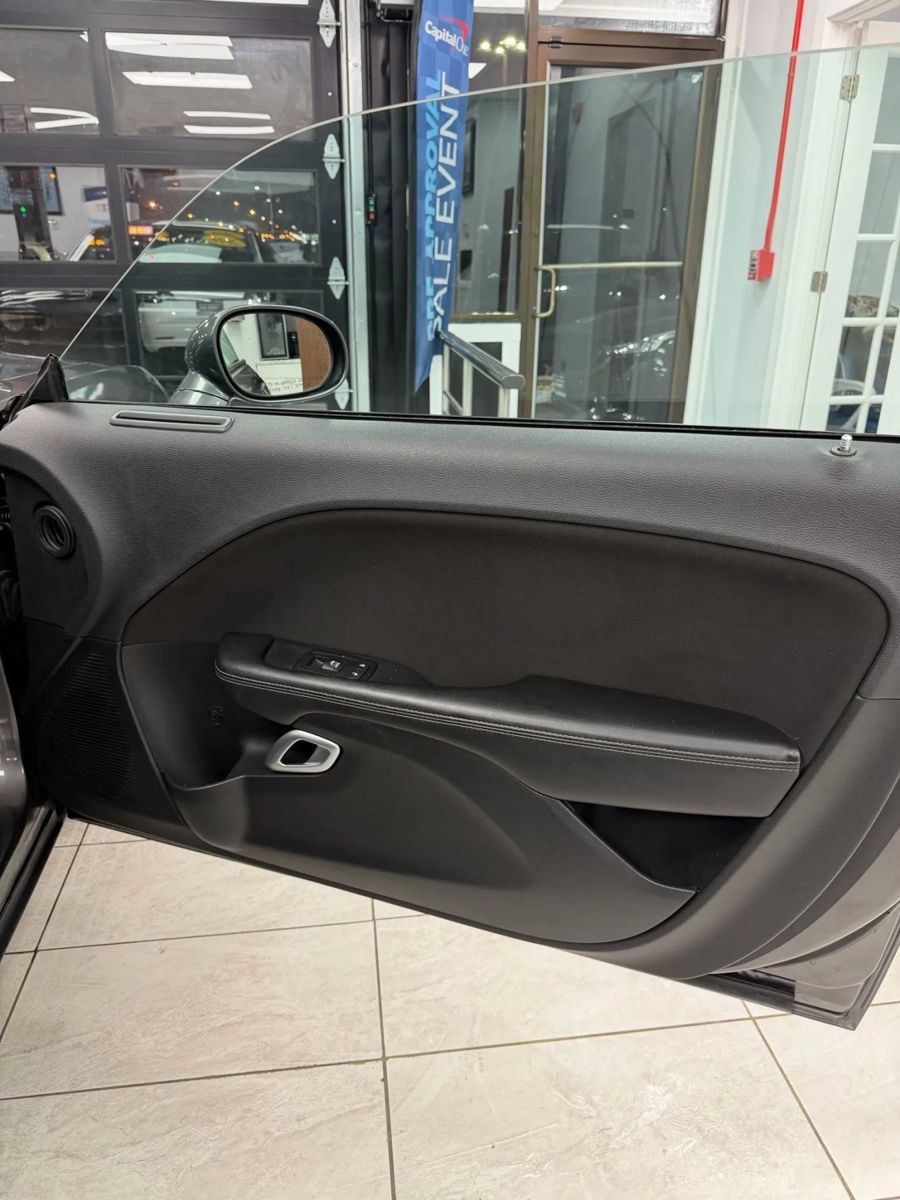 Used 2016 Dodge Challenger SXT RWD image 15