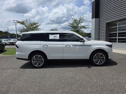 New 2025 Lincoln Navigator Reserve AWD/4WD image 2
