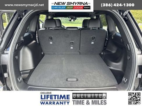 New 2025 Jeep Grand Cherokee Limited w/ Black Appearance Package image 32