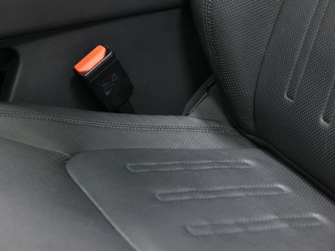 Used 2022 Land Rover Defender 110 SE image 16