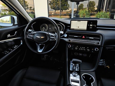 Used 2025 Genesis G70 2.5T image 23