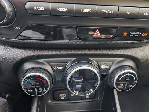 Certified 2024 Hyundai Venue SEL image 34