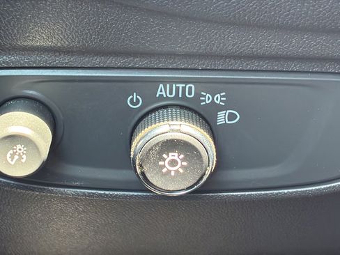 Used 2024 Chevrolet Equinox LT FWD image 36
