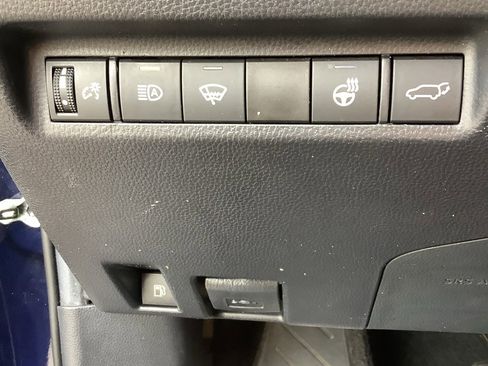 Used 2021 Toyota RAV4 XLE w/ Convenience Package image 14