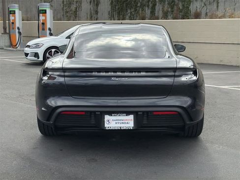 Used 2022 Porsche Taycan image 5