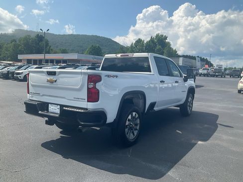 Used 2023 Chevrolet Silverado 2500 Custom w/ Custom Value Package AWD/4WD image 5