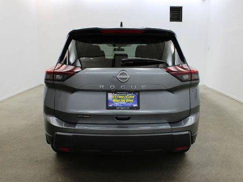 Certified 2026 Nissan Rogue SV FWD image 4