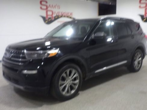 Used 2022 Ford Explorer XLT w/ Equipment Group 202A AWD/4WD image 1
