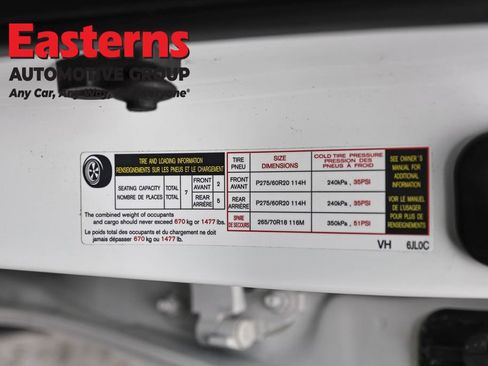 Used 2024 Nissan Armada SL w/ Captain's Chairs Package image 40