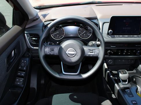 Used 2023 Nissan Rogue S FWD image 9