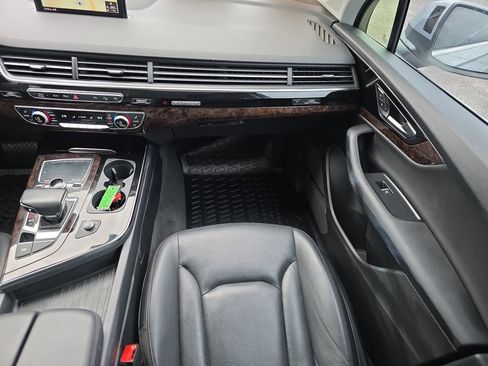 Used 2018 Audi Q7 3.0T Prestige w/ Prestige Package AWD/4WD image 17