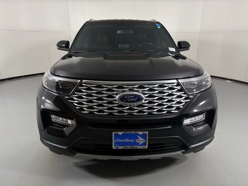 Used 2022 Ford Explorer Platinum w/ Premium Technology Package image 4