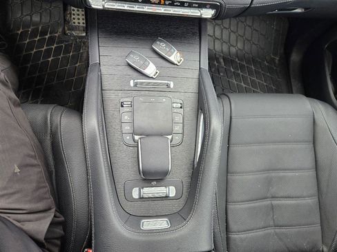 Used 2024 Mercedes-Benz GLS 450 4MATIC image 9