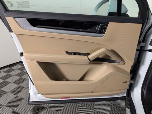 New 2026 Porsche Cayenne image 25