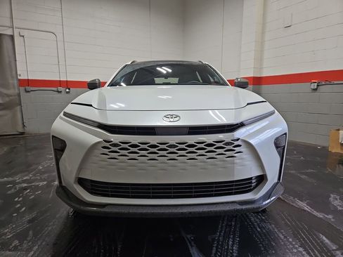 New 2025 Toyota Crown Signia image 2