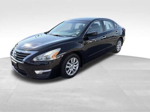Used 2014 Nissan Altima 2.5 S w/ Display Audio Package FWD image 5