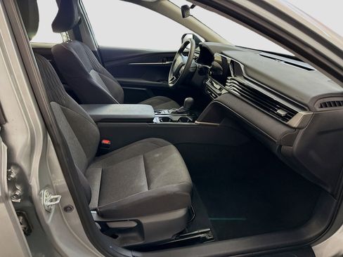 Used 2025 Toyota Camry LE image 32