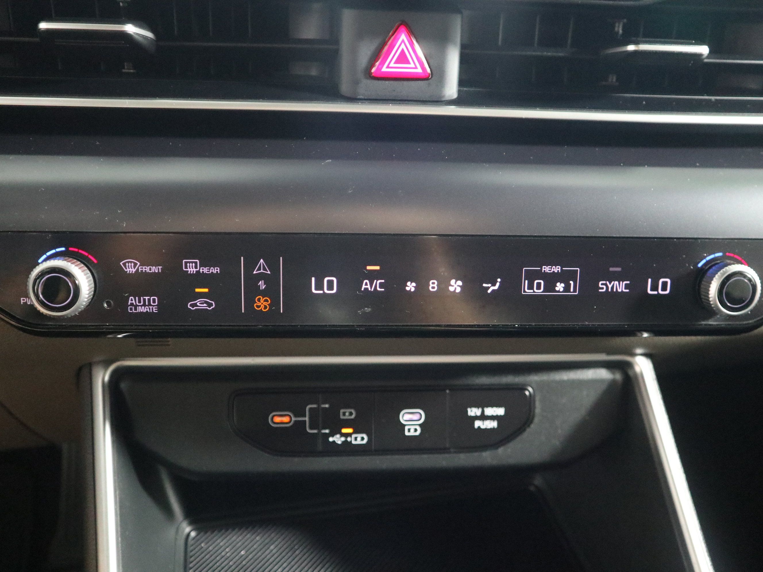 Used 2025 Kia Carnival FWD image 33
