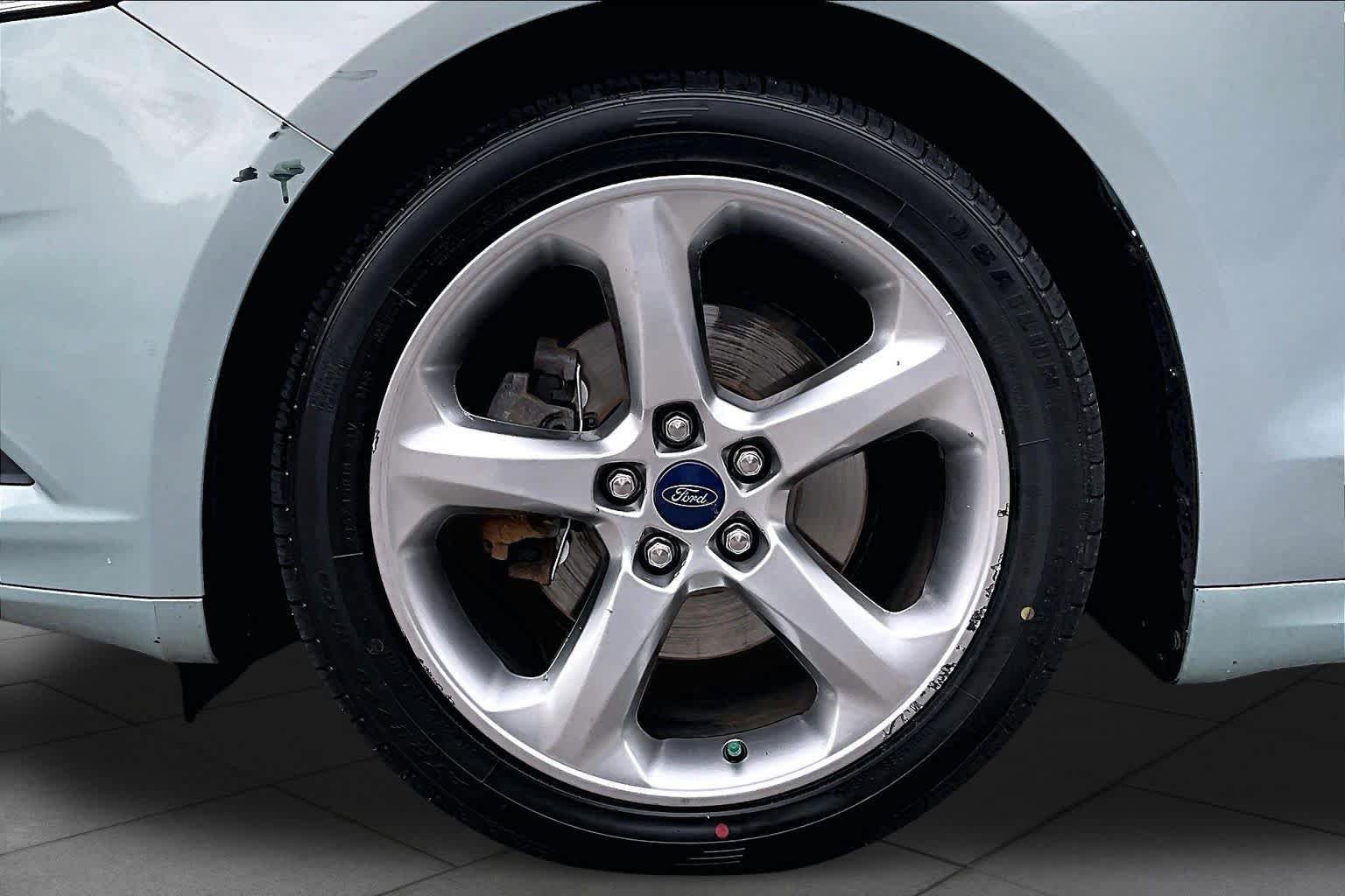 Used 2013 Ford Fusion SE FWD image 11