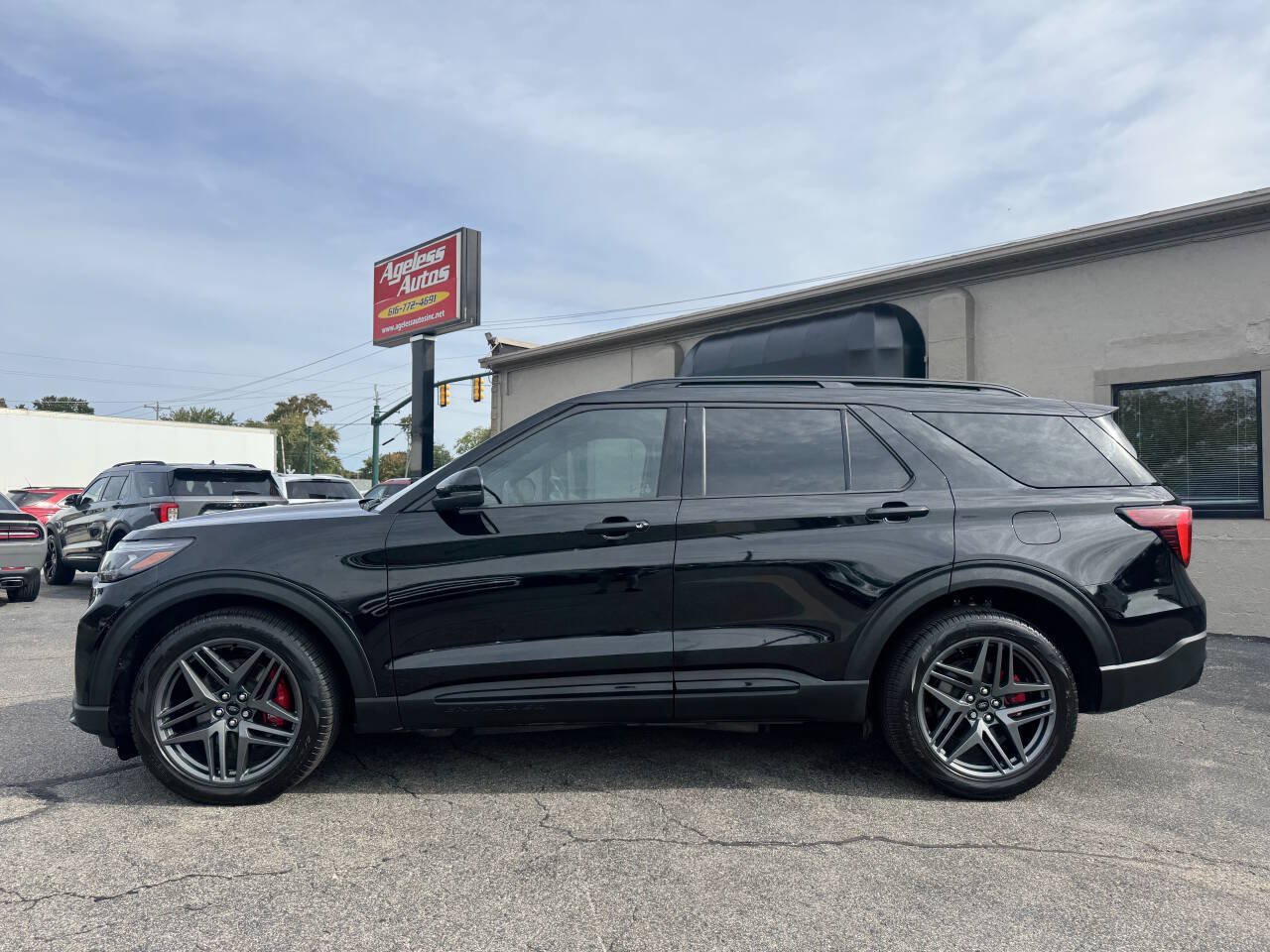 Used 2026 Ford Explorer ST AWD/4WD image 6