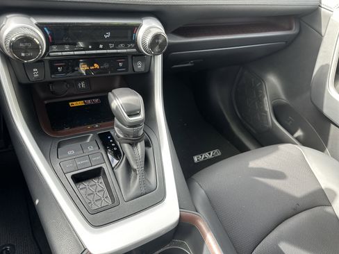 Used 2025 Toyota RAV4 Limited image 19